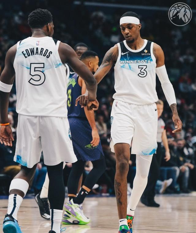 森林狼球员完成大三双,助球队取胜-第1张图片-德信体育 森林狼球员完成大三双,助球队取胜-第1张图片-德信体育